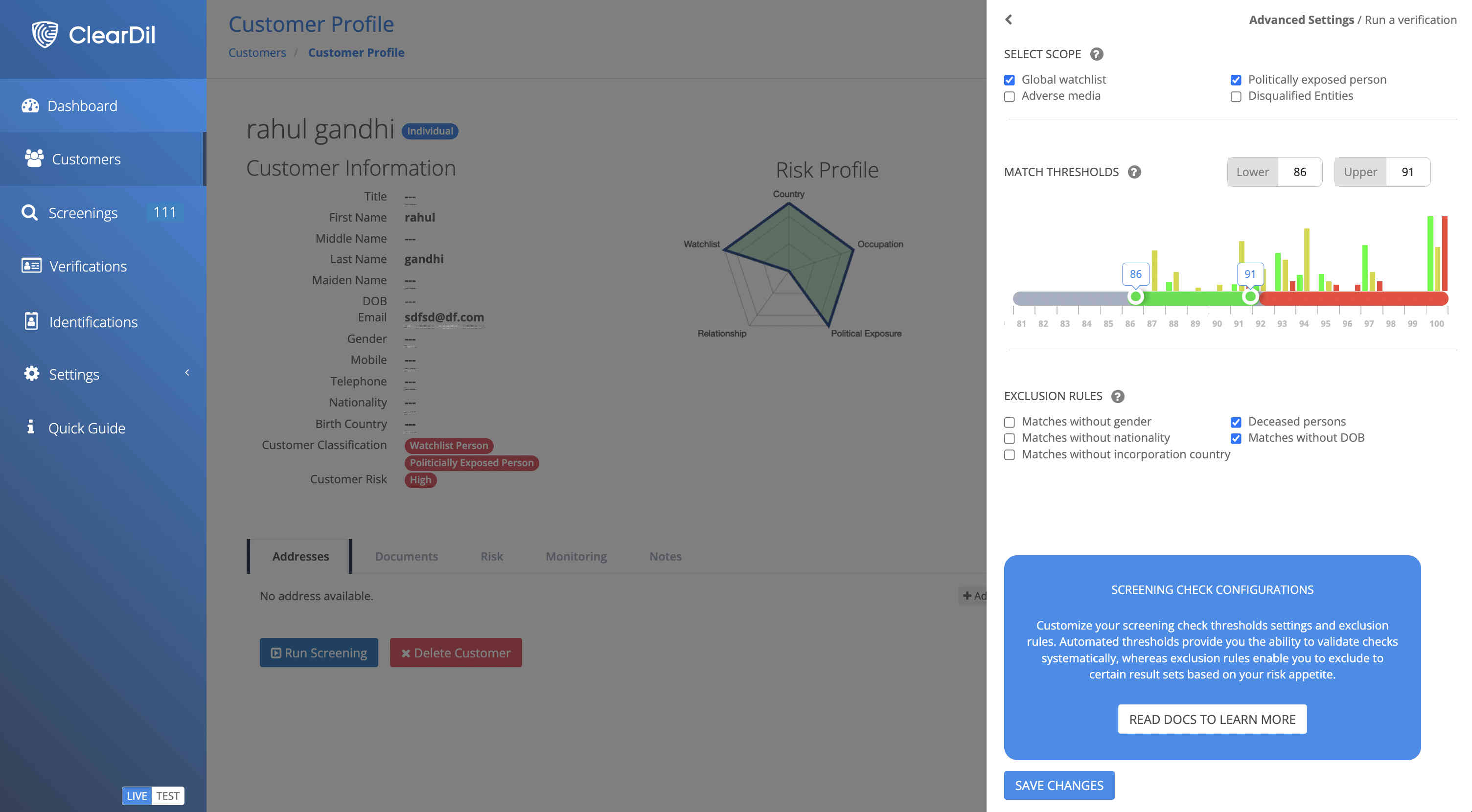 Cree y gestione perfiles de cliente para cumplimiento AML y KYC